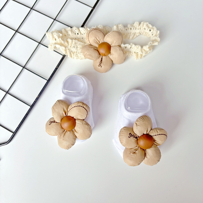 Kūdikių plaukų juostelės ir kojinaitės komplektas – kasytės motyvas, rankų darbo medvilnė, kūdikiams 0–3 metų