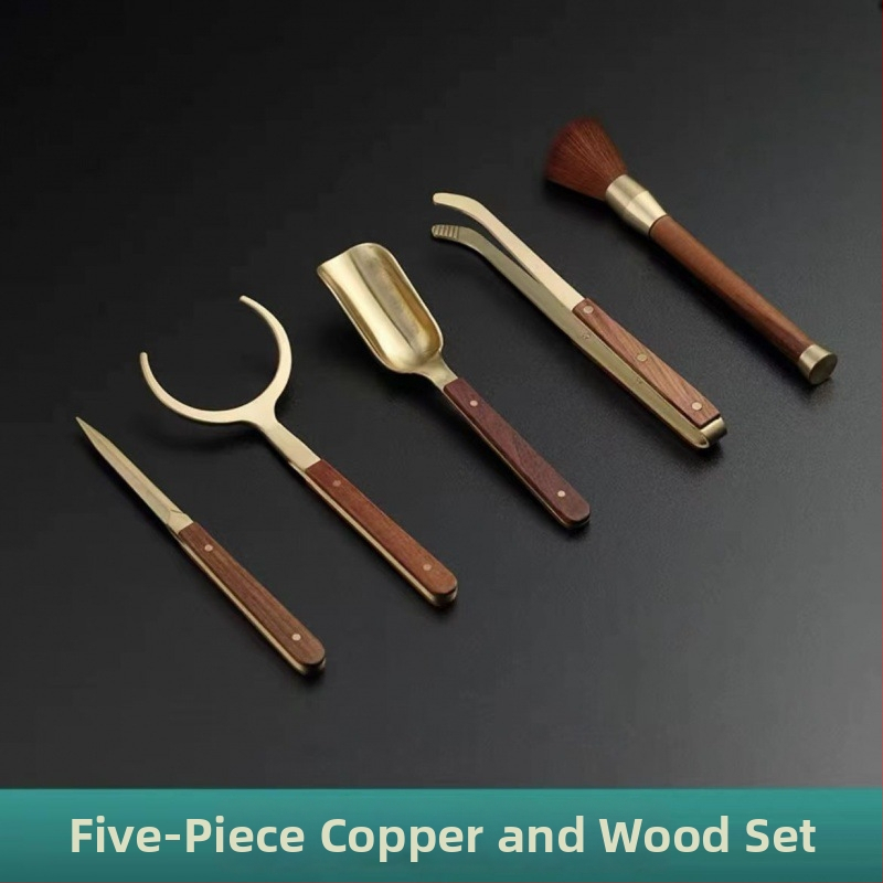 Σετ εξι εργαλείων για Τσάι Κουνγκ Φου — χαλκός, μοντέρνος μινιμαλιστικός σχεδιασμός; περιλαμβάνει μαχαίρι τσαγιού, κλιπ, κουτάλι και βούρτσα τσαγιού