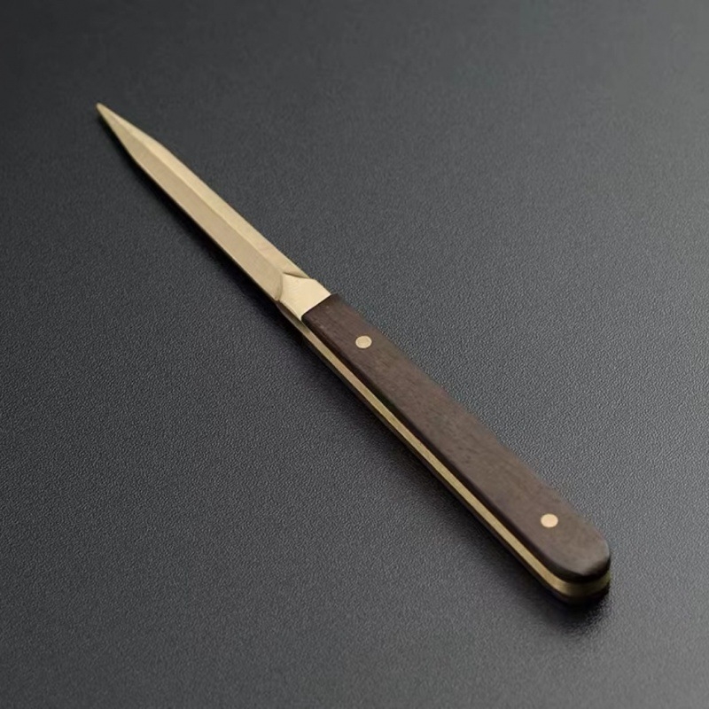 Σετ εξι εργαλείων για Τσάι Κουνγκ Φου — χαλκός, μοντέρνος μινιμαλιστικός σχεδιασμός; περιλαμβάνει μαχαίρι τσαγιού, κλιπ, κουτάλι και βούρτσα τσαγιού