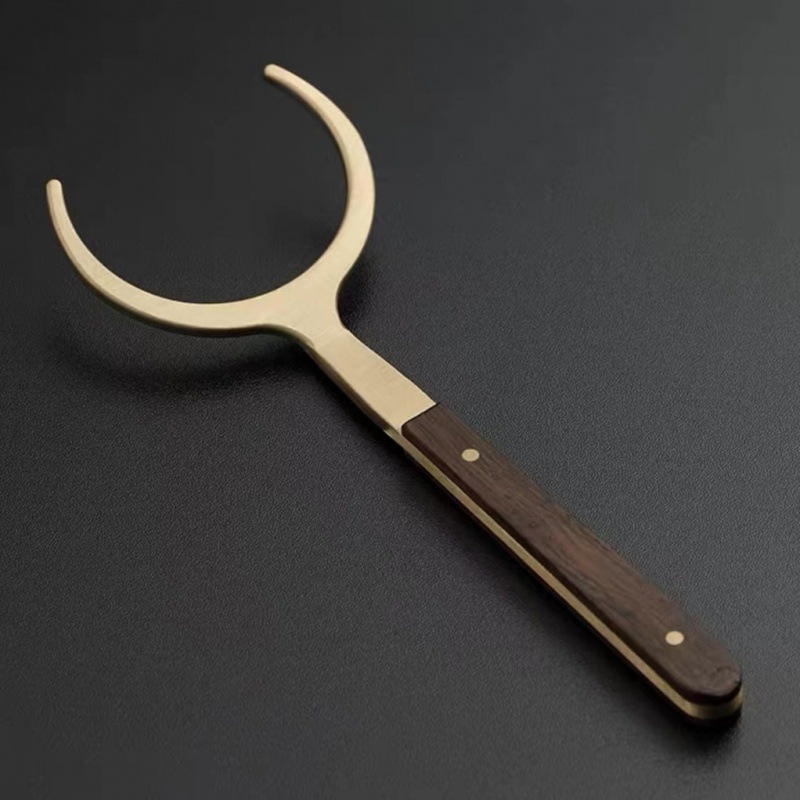 Σετ εξι εργαλείων για Τσάι Κουνγκ Φου — χαλκός, μοντέρνος μινιμαλιστικός σχεδιασμός; περιλαμβάνει μαχαίρι τσαγιού, κλιπ, κουτάλι και βούρτσα τσαγιού