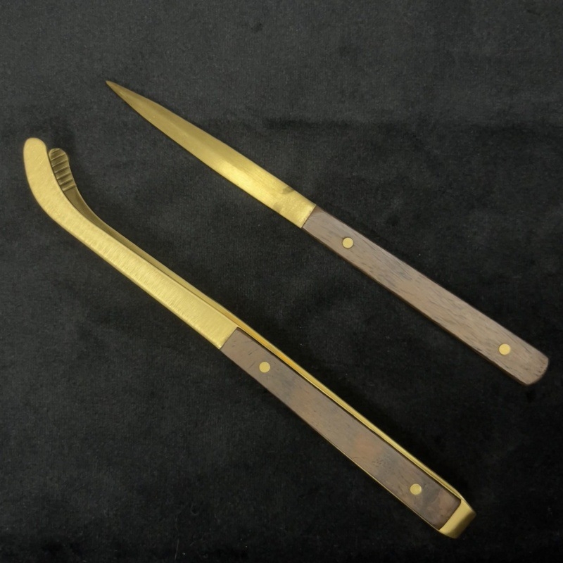 Σετ εξι εργαλείων για Τσάι Κουνγκ Φου — χαλκός, μοντέρνος μινιμαλιστικός σχεδιασμός; περιλαμβάνει μαχαίρι τσαγιού, κλιπ, κουτάλι και βούρτσα τσαγιού