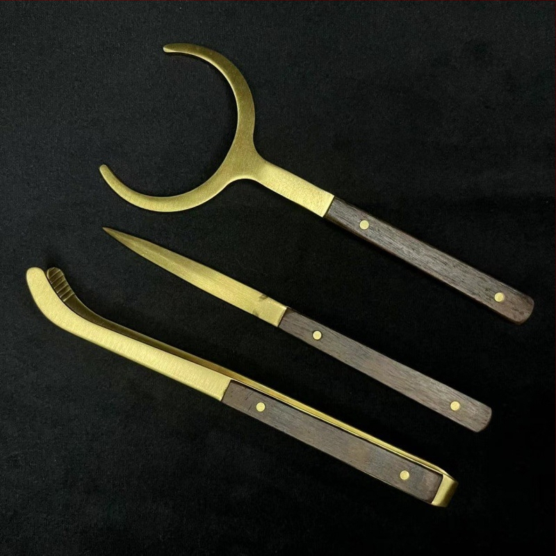 Σετ εξι εργαλείων για Τσάι Κουνγκ Φου — χαλκός, μοντέρνος μινιμαλιστικός σχεδιασμός; περιλαμβάνει μαχαίρι τσαγιού, κλιπ, κουτάλι και βούρτσα τσαγιού