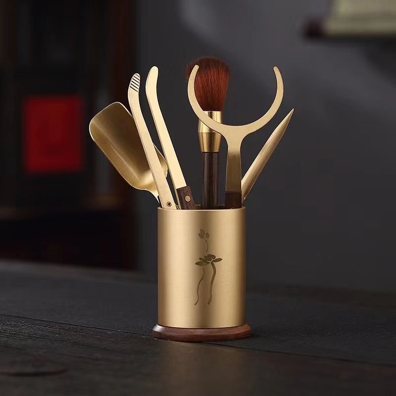 Σετ εξι εργαλείων για Τσάι Κουνγκ Φου — χαλκός, μοντέρνος μινιμαλιστικός σχεδιασμός; περιλαμβάνει μαχαίρι τσαγιού, κλιπ, κουτάλι και βούρτσα τσαγιού