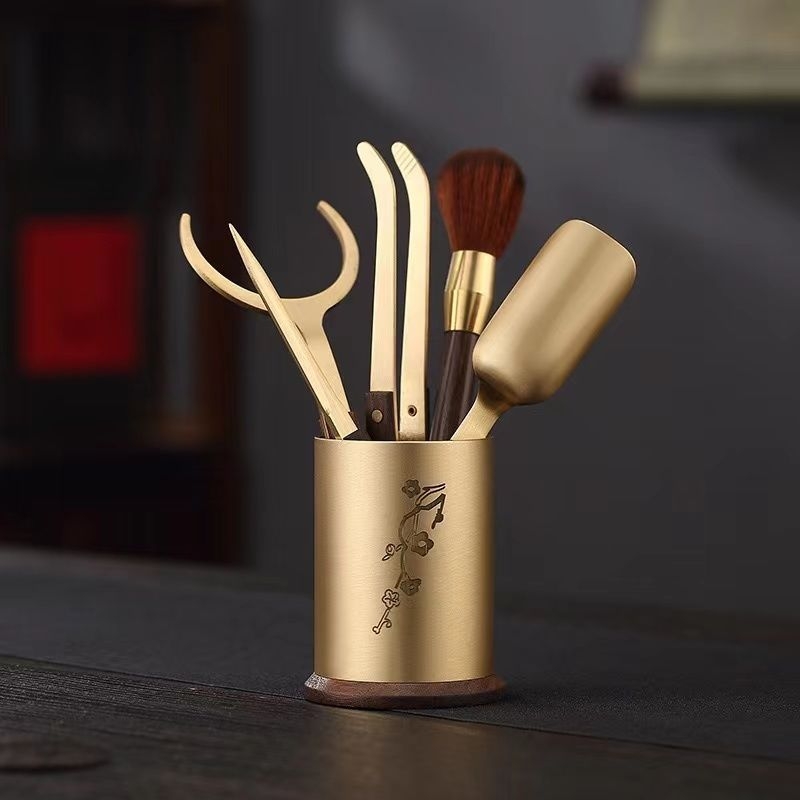 Σετ εξι εργαλείων για Τσάι Κουνγκ Φου — χαλκός, μοντέρνος μινιμαλιστικός σχεδιασμός; περιλαμβάνει μαχαίρι τσαγιού, κλιπ, κουτάλι και βούρτσα τσαγιού