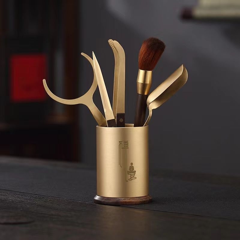 Σετ εξι εργαλείων για Τσάι Κουνγκ Φου — χαλκός, μοντέρνος μινιμαλιστικός σχεδιασμός; περιλαμβάνει μαχαίρι τσαγιού, κλιπ, κουτάλι και βούρτσα τσαγιού