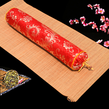 Jastučnica za vratni jastuk s izvezenim logom; satenski poliester tkanina (90% poliester); reaktivno bojanje; prilagodba dostupna