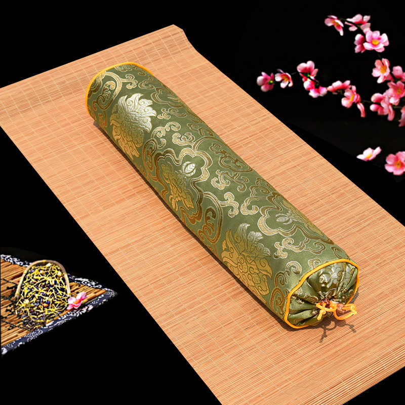 Jastučnica za vratni jastuk s izvezenim logom; satenski poliester tkanina (90% poliester); reaktivno bojanje; prilagodba dostupna