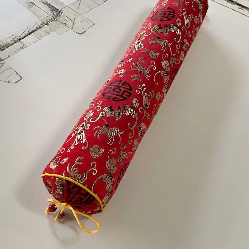 Jastučnica za vratni jastuk s izvezenim logom; satenski poliester tkanina (90% poliester); reaktivno bojanje; prilagodba dostupna