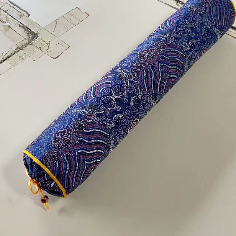 Jastučnica za vratni jastuk s izvezenim logom; satenski poliester tkanina (90% poliester); reaktivno bojanje; prilagodba dostupna