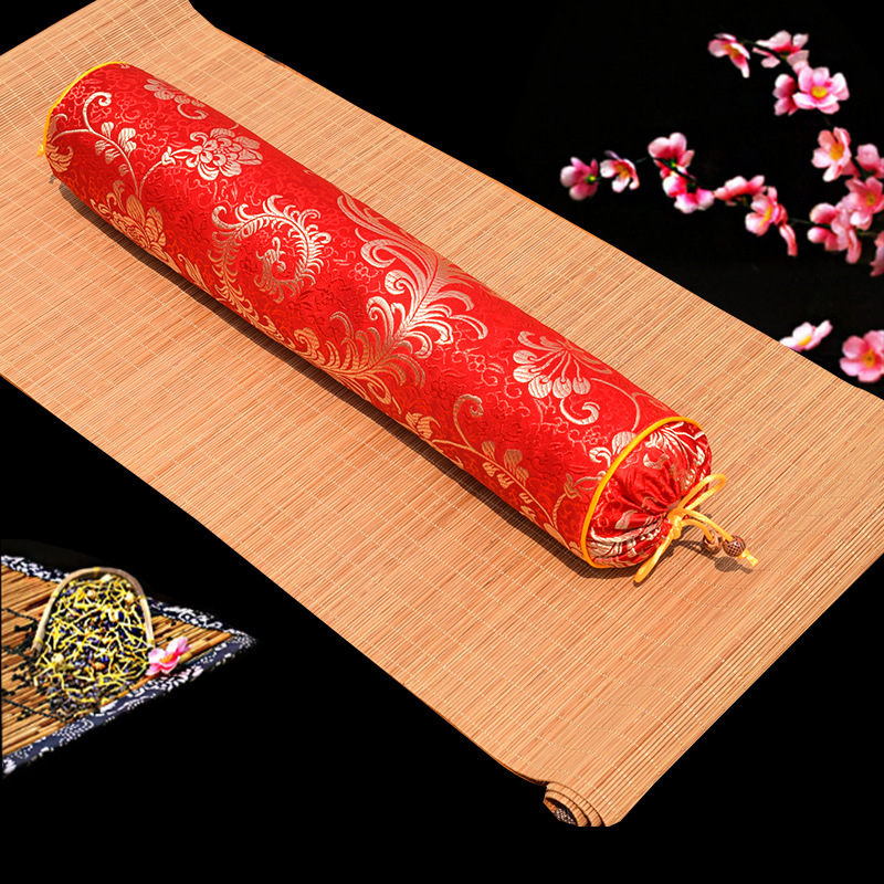 Jastučnica za vratni jastuk s izvezenim logom; satenski poliester tkanina (90% poliester); reaktivno bojanje; prilagodba dostupna