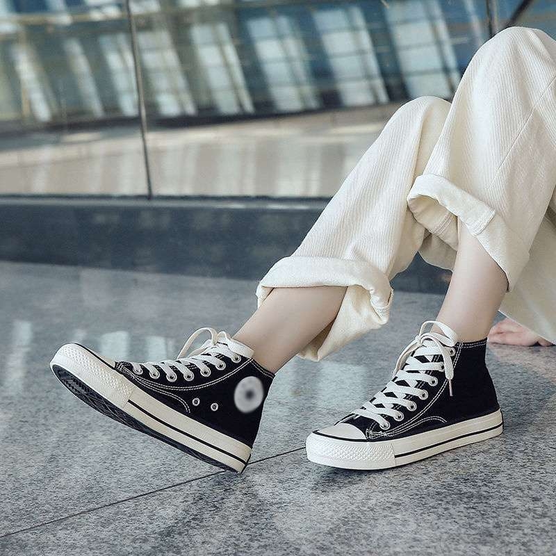 Ženske platnene tenisice s srednjom visinom gornje strane, gumom potplatom, pamukom podstavom i vezicama