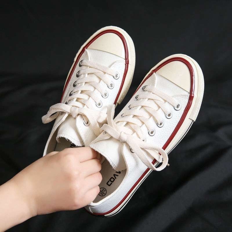 Ženske platnene tenisice s srednjom visinom gornje strane, gumom potplatom, pamukom podstavom i vezicama