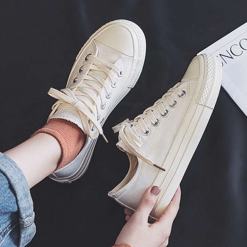 Ženske platnene tenisice s srednjom visinom gornje strane, gumom potplatom, pamukom podstavom i vezicama