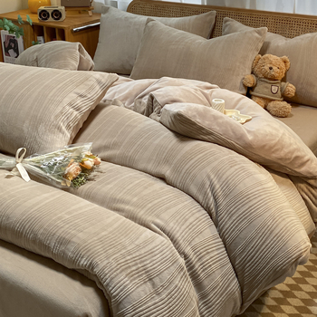 Nordinio stiliaus keturių dalių patalynės komplektas iš pieno veliūro su dvipusiu storesniu flisu, žieminė antklodės užvalkalas ir lakštai