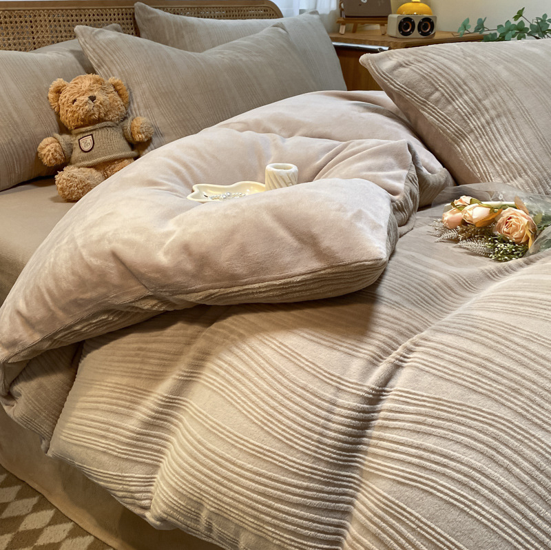 Nordinio stiliaus keturių dalių patalynės komplektas iš pieno veliūro su dvipusiu storesniu flisu, žieminė antklodės užvalkalas ir lakštai