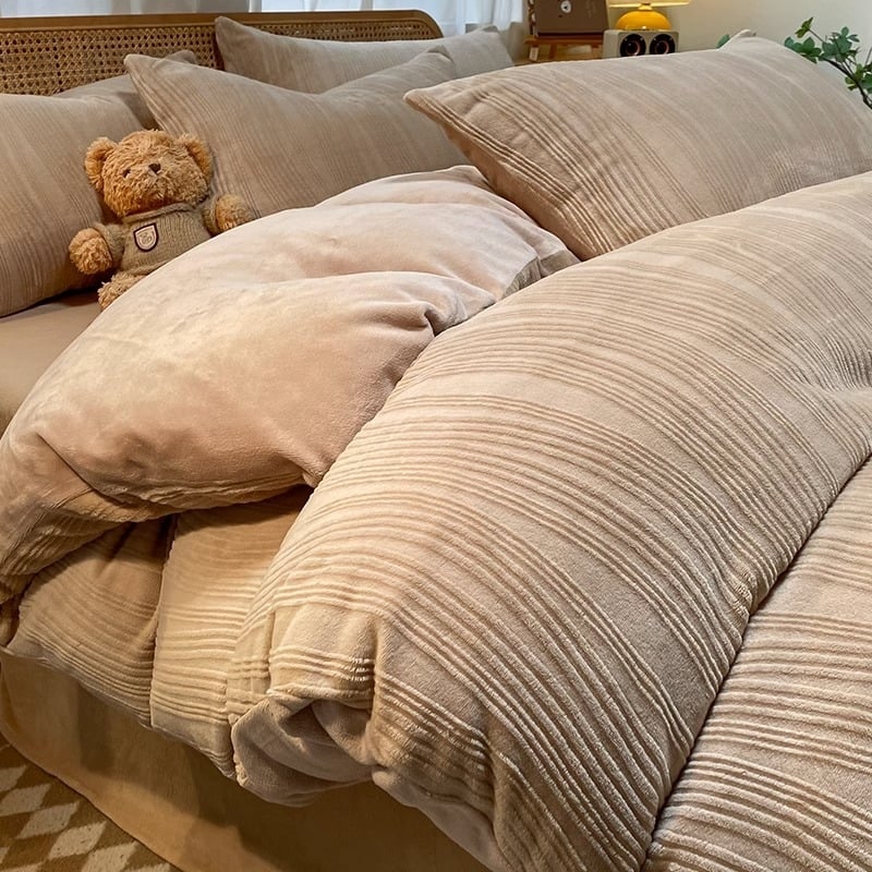 Nordinio stiliaus keturių dalių patalynės komplektas iš pieno veliūro su dvipusiu storesniu flisu, žieminė antklodės užvalkalas ir lakštai