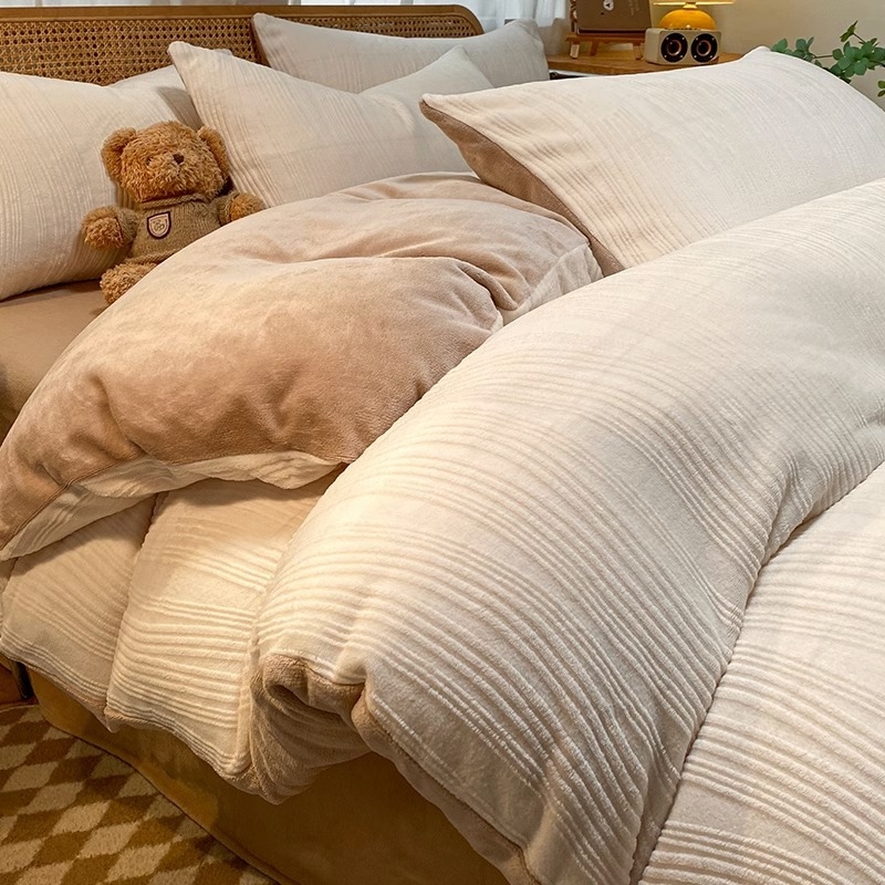 Nordinio stiliaus keturių dalių patalynės komplektas iš pieno veliūro su dvipusiu storesniu flisu, žieminė antklodės užvalkalas ir lakštai