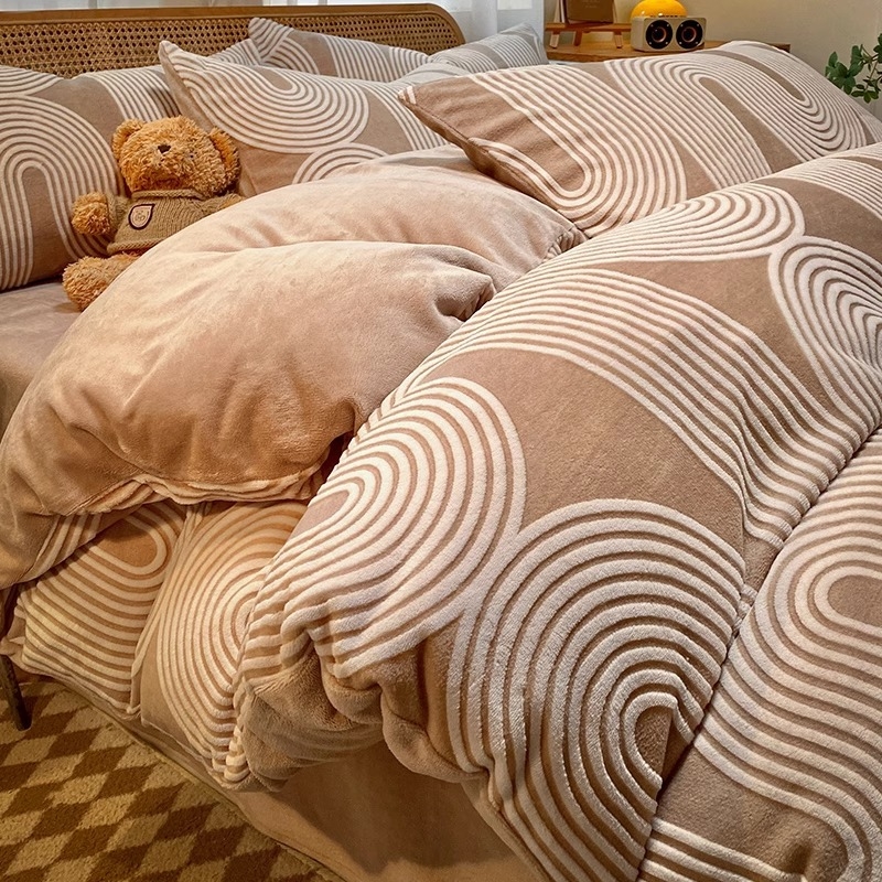 Nordinio stiliaus keturių dalių patalynės komplektas iš pieno veliūro su dvipusiu storesniu flisu, žieminė antklodės užvalkalas ir lakštai