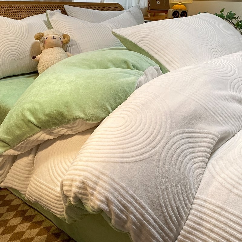 Nordinio stiliaus keturių dalių patalynės komplektas iš pieno veliūro su dvipusiu storesniu flisu, žieminė antklodės užvalkalas ir lakštai