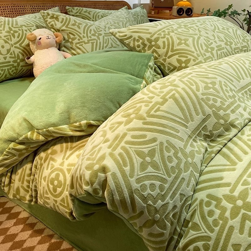 Nordinio stiliaus keturių dalių patalynės komplektas iš pieno veliūro su dvipusiu storesniu flisu, žieminė antklodės užvalkalas ir lakštai