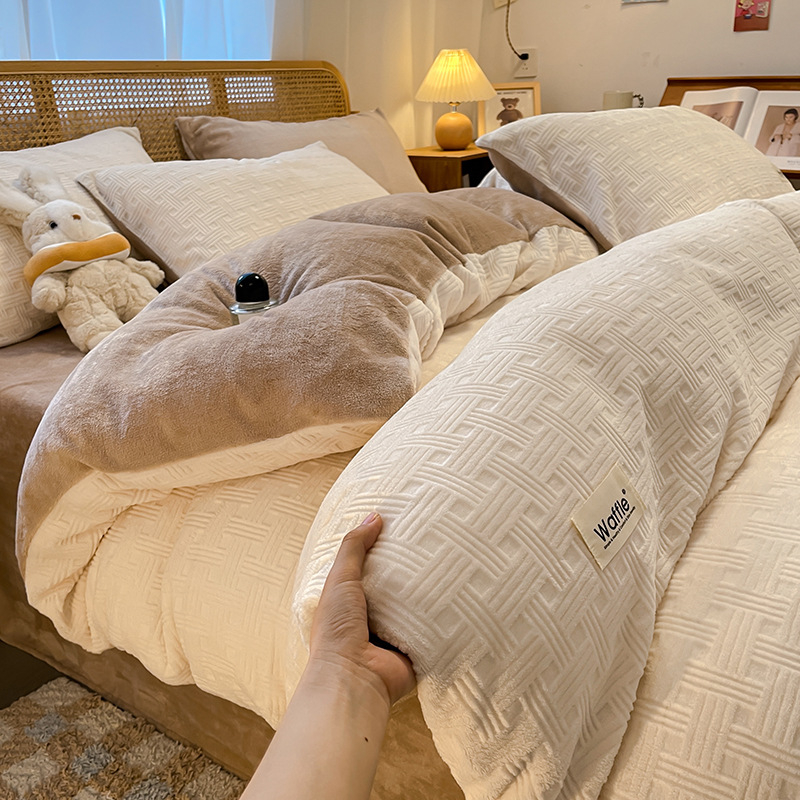 Nordinio stiliaus keturių dalių patalynės komplektas iš pieno veliūro su dvipusiu storesniu flisu, žieminė antklodės užvalkalas ir lakštai