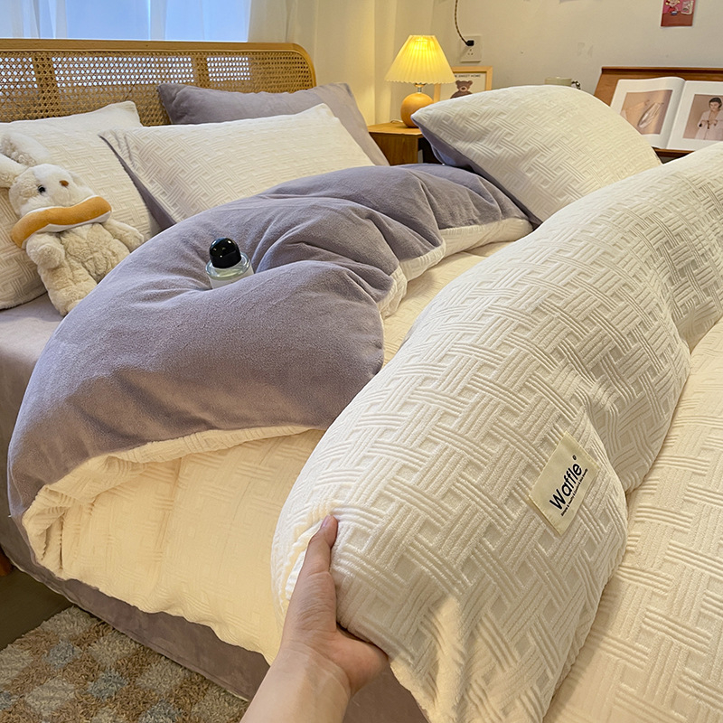 Nordinio stiliaus keturių dalių patalynės komplektas iš pieno veliūro su dvipusiu storesniu flisu, žieminė antklodės užvalkalas ir lakštai