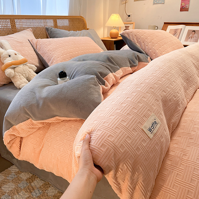 Nordinio stiliaus keturių dalių patalynės komplektas iš pieno veliūro su dvipusiu storesniu flisu, žieminė antklodės užvalkalas ir lakštai