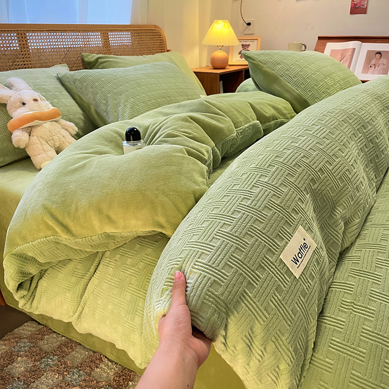 Nordinio stiliaus keturių dalių patalynės komplektas iš pieno veliūro su dvipusiu storesniu flisu, žieminė antklodės užvalkalas ir lakštai