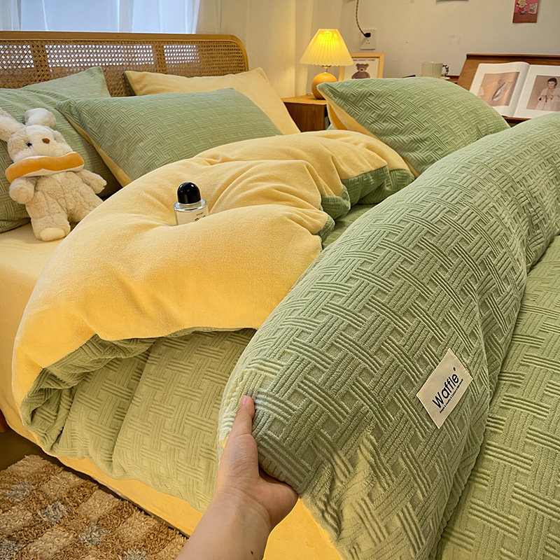 Nordinio stiliaus keturių dalių patalynės komplektas iš pieno veliūro su dvipusiu storesniu flisu, žieminė antklodės užvalkalas ir lakštai