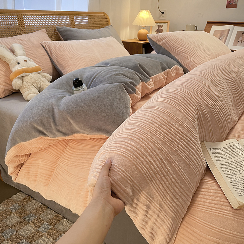 Nordinio stiliaus keturių dalių patalynės komplektas iš pieno veliūro su dvipusiu storesniu flisu, žieminė antklodės užvalkalas ir lakštai