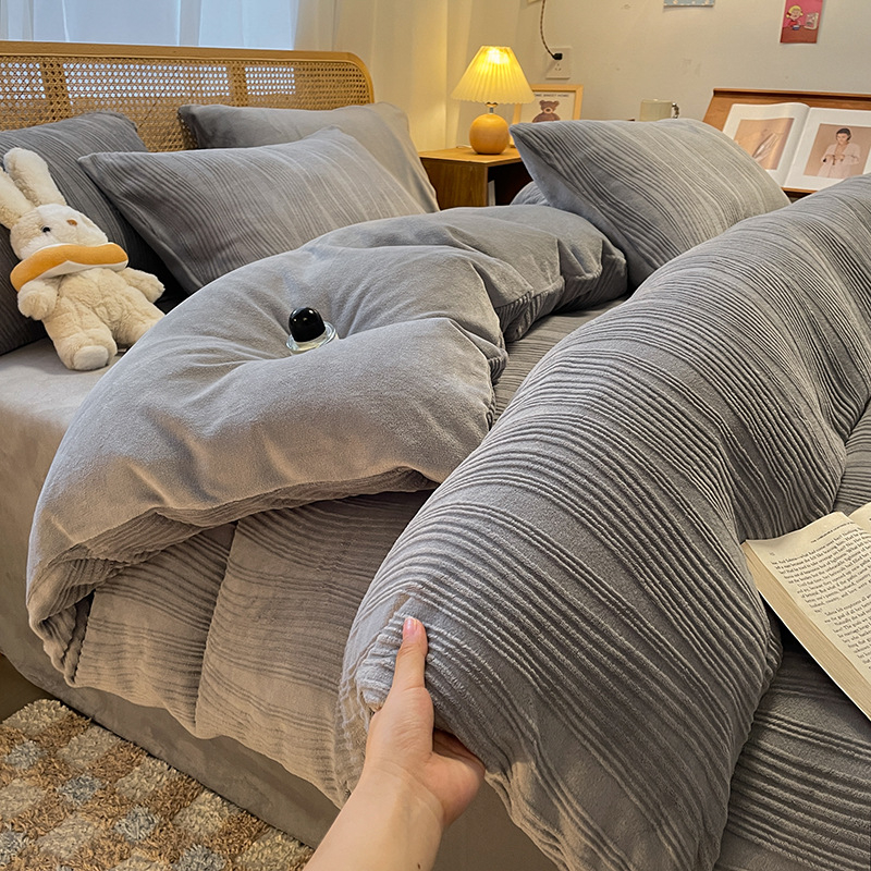 Nordinio stiliaus keturių dalių patalynės komplektas iš pieno veliūro su dvipusiu storesniu flisu, žieminė antklodės užvalkalas ir lakštai