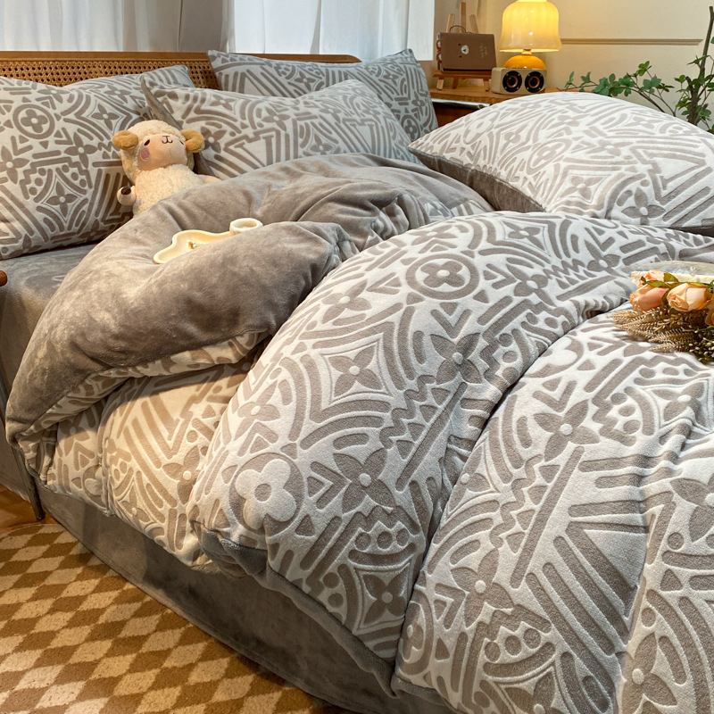 Nordinio stiliaus keturių dalių patalynės komplektas iš pieno veliūro su dvipusiu storesniu flisu, žieminė antklodės užvalkalas ir lakštai