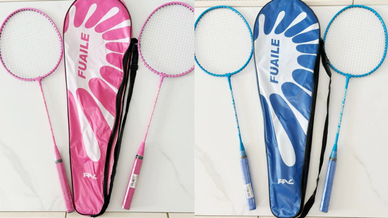 Ράκετ μπατμίντον με πλαίσιο από ανθρακονήματα, ευθεία κεφαλή, βάρος 95–100 g, πάχος λαβής G2, υλικό χορδών: ίνες μεταξιού