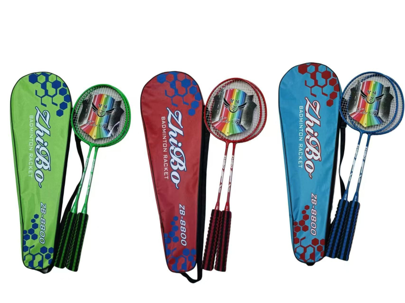 Ράκετ μπατμίντον με πλαίσιο από ανθρακονήματα, ευθεία κεφαλή, βάρος 95–100 g, πάχος λαβής G2, υλικό χορδών: ίνες μεταξιού