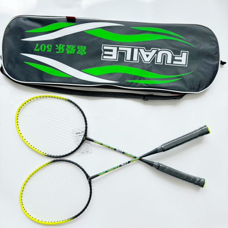 Ράκετ μπατμίντον με πλαίσιο από ανθρακονήματα, ευθεία κεφαλή, βάρος 95–100 g, πάχος λαβής G2, υλικό χορδών: ίνες μεταξιού