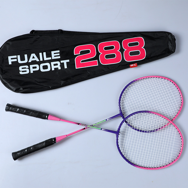 Ράκετ μπατμίντον με πλαίσιο από ανθρακονήματα, ευθεία κεφαλή, βάρος 95–100 g, πάχος λαβής G2, υλικό χορδών: ίνες μεταξιού