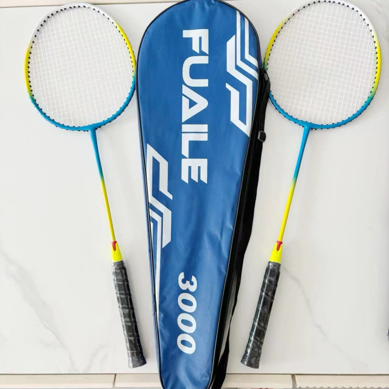 Ράκετ μπατμίντον με πλαίσιο από ανθρακονήματα, ευθεία κεφαλή, βάρος 95–100 g, πάχος λαβής G2, υλικό χορδών: ίνες μεταξιού