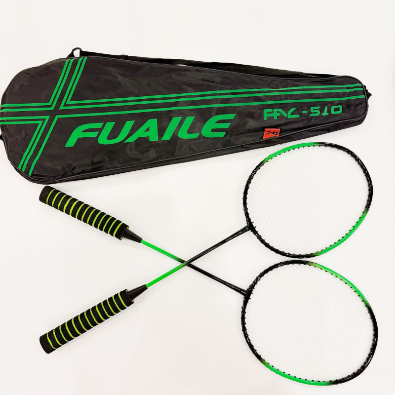 Ράκετ μπατμίντον με πλαίσιο από ανθρακονήματα, ευθεία κεφαλή, βάρος 95–100 g, πάχος λαβής G2, υλικό χορδών: ίνες μεταξιού