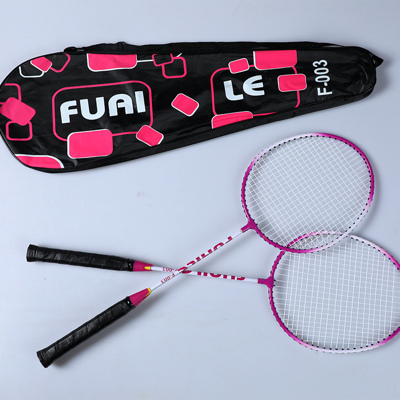 Ράκετ μπατμίντον με πλαίσιο από ανθρακονήματα, ευθεία κεφαλή, βάρος 95–100 g, πάχος λαβής G2, υλικό χορδών: ίνες μεταξιού