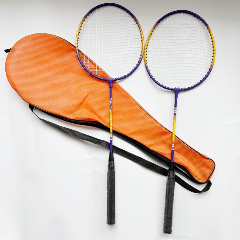 Ράκετ μπατμίντον με πλαίσιο από ανθρακονήματα, ευθεία κεφαλή, βάρος 95–100 g, πάχος λαβής G2, υλικό χορδών: ίνες μεταξιού