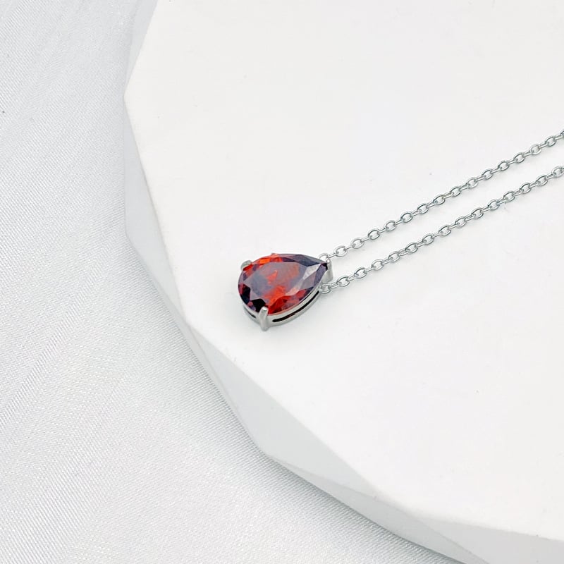 Titano plieno karoliai su vandens lašiniu cirkoniu, 12 mėnesių gimtadienio akmuo, vakuuminis elektrogalvanizavimas, atsparus blukimui