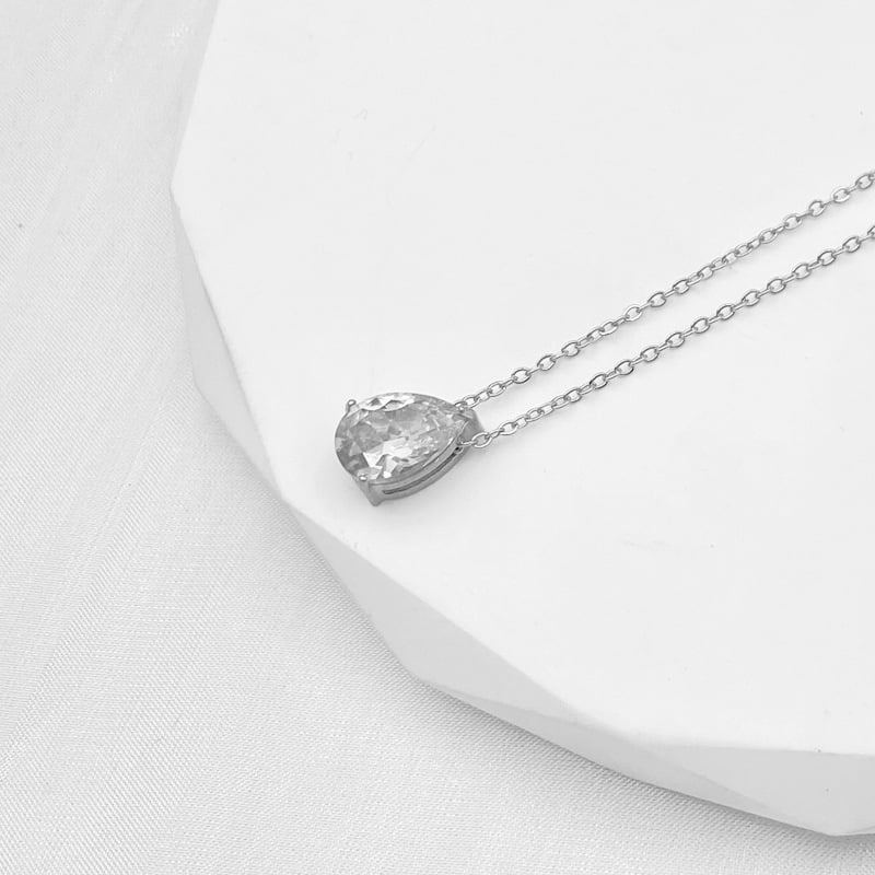 Titano plieno karoliai su vandens lašiniu cirkoniu, 12 mėnesių gimtadienio akmuo, vakuuminis elektrogalvanizavimas, atsparus blukimui