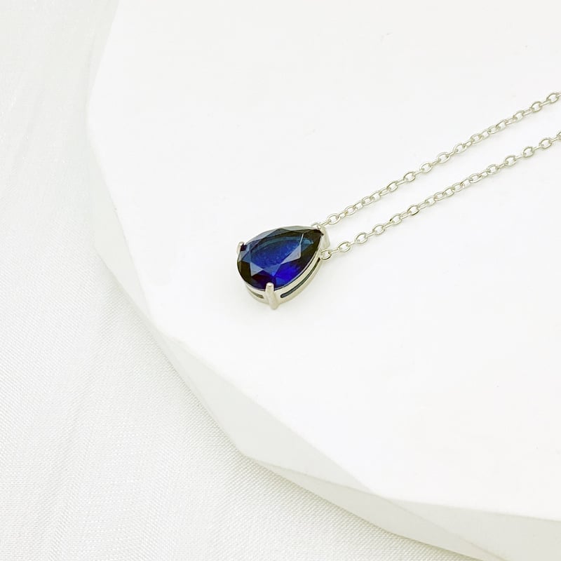 Titano plieno karoliai su vandens lašiniu cirkoniu, 12 mėnesių gimtadienio akmuo, vakuuminis elektrogalvanizavimas, atsparus blukimui