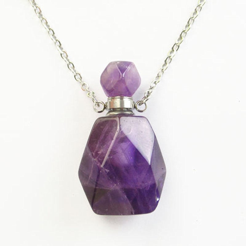 Geometrinis kristalų pakabukas su kvapo buteliuku – rankų darbo, ametistas, baltas krištolas, citrinas