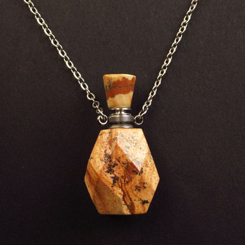 Geometrinis kristalų pakabukas su kvapo buteliuku – rankų darbo, ametistas, baltas krištolas, citrinas