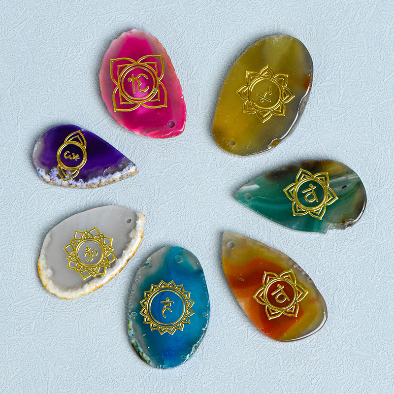 Sirovih kristalnih kamenja s dvanaest znakova zodijaka — neravnomjerno brušeni kamenovi, unutarnja dekoracija, kartonska ambalaža