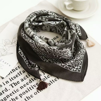 100% gyapjú négyszögletű sál, irodalmi retro stílus, warp-kötött, melegen tart, tavasz 2025