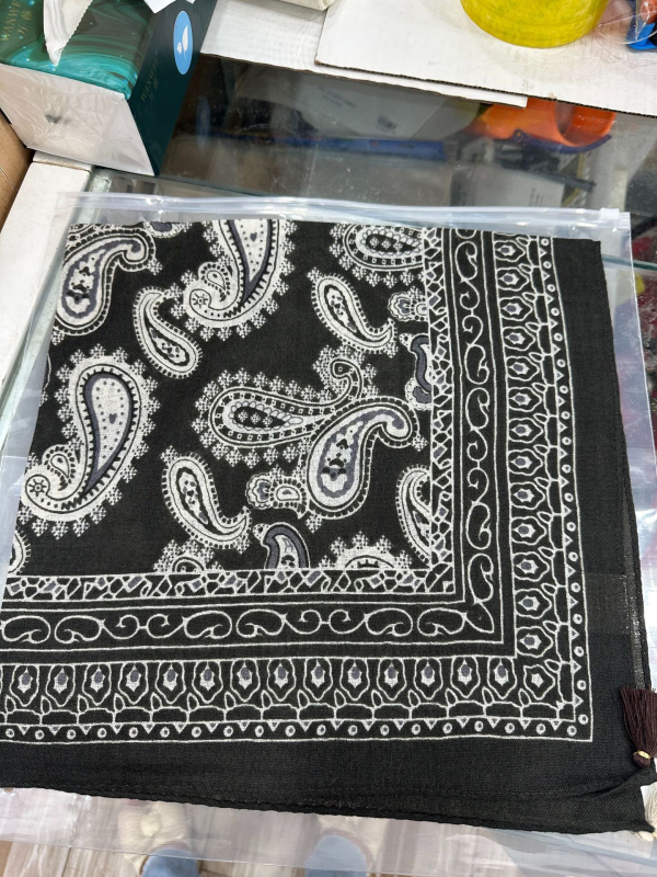 100% gyapjú négyszögletű sál, irodalmi retro stílus, warp-kötött, melegen tart, tavasz 2025