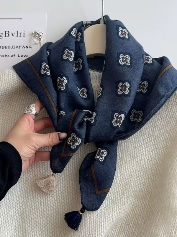 100% gyapjú négyszögletű sál, irodalmi retro stílus, warp-kötött, melegen tart, tavasz 2025