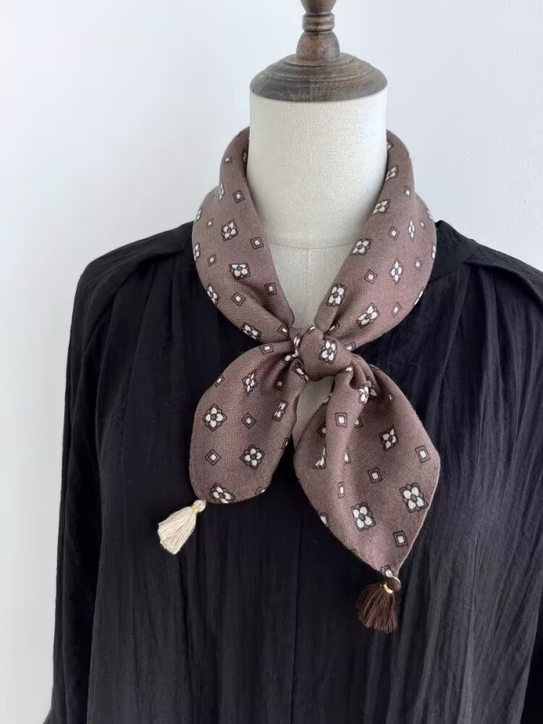 100% gyapjú négyszögletű sál, irodalmi retro stílus, warp-kötött, melegen tart, tavasz 2025